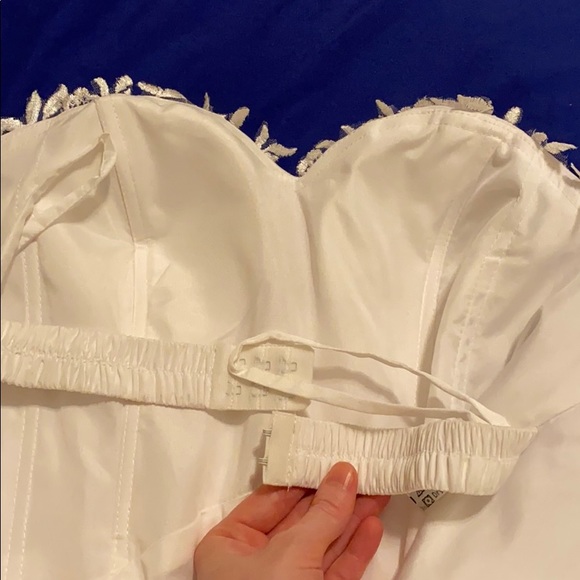 BRAND NEW white wedding dress - Picture 6 of 7